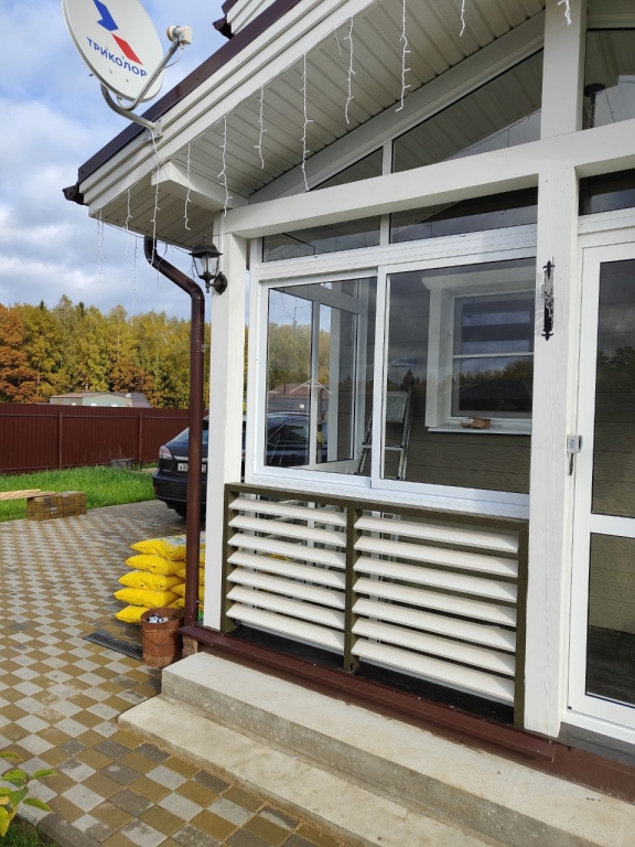 Терраса с входной дверью К.П. Боровики 2