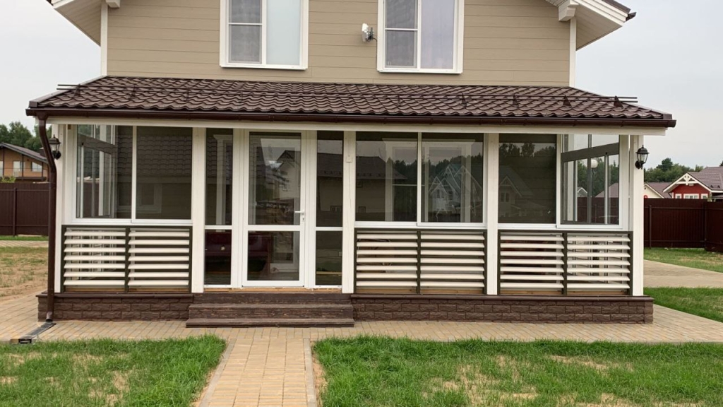 Терраса с входной дверью К.П. Боровики 2